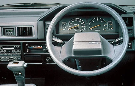 Mitsubishi Delica Star Wagon GLX (P05W)