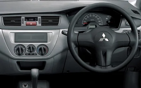 Mitsubishi Lancer MX-E BUSINESS PACKAGE (CS2A)