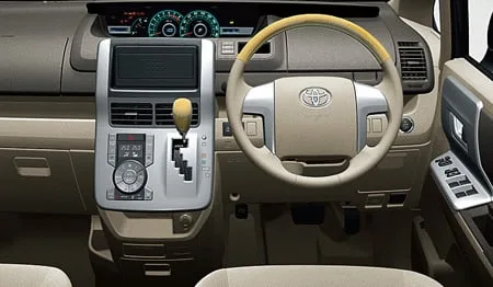 Toyota Noah X (ZRR75G)