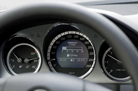 Mercedes Benz Cclass C200 CGI BLUE EFFICIENCY ELEGANCE (204048)