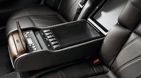 Mitsubishi Dignity VIP (BHGY51)