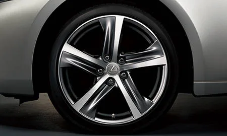 Lexus IS300H VERSION L (AVE30)