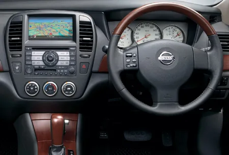 Nissan Bluebird Sylphy BROUGHAM (KG11)