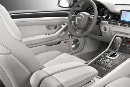 Audi S8 BASE GRADE (4EBSMF)