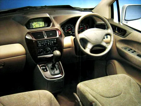 Mitsubishi Chariot Grandis EXCEED (N84W)