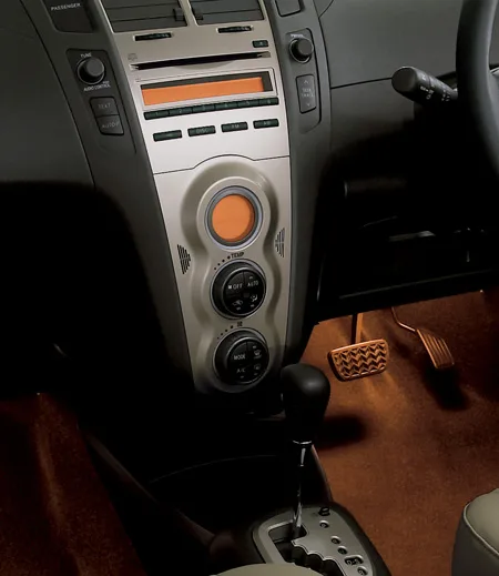 Toyota Vitz U (SCP90)