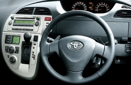 Toyota Ractis X (SCP100)