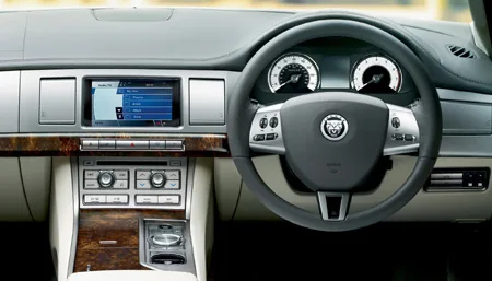 Jaguar XF 3.0 LUXURY (J05FA)