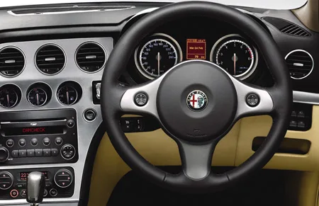 Alfa Romeo Alfa 159 Sportwagon 3.2 JTS Q4 Q TRONIC DISTINCTIVE (93922 / 93932)
