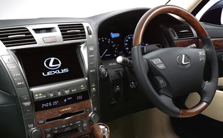 Lexus LS600H I PACKAGE (UVF45)