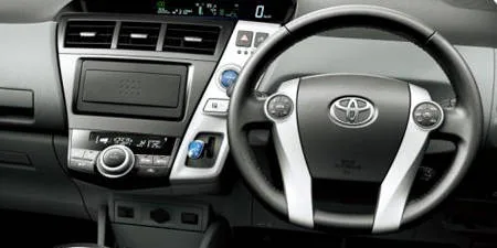 Toyota Prius Alpha S (ZVW41W)