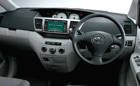 Toyota Voxy Z (AZR60G)