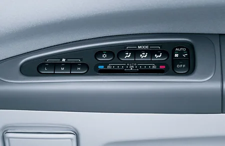 Mitsubishi Delica Space Gear CHAMONIX (PD6W)