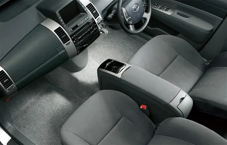 Toyota Prius S STANDARD PACKAGE (NHW20)