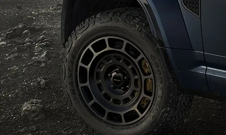 Land Rover Defender OCTA (LE82EAD / LE7449AD)