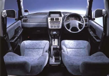 Mitsubishi Pajero IO ZR (H67W)