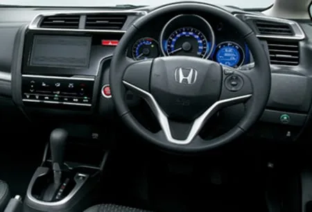Honda Fit 15X L PACKAGE (GK5)