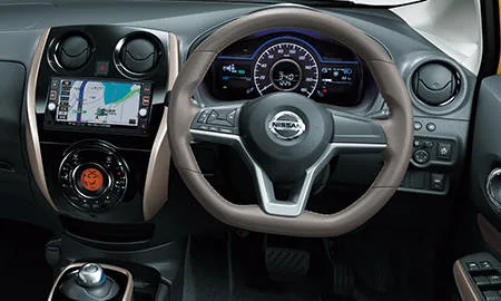 Nissan Note e-POWER MEDALIST (HE12)