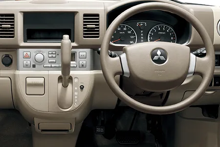 Mitsubishi Town Box G SPECIAL (DS64W)