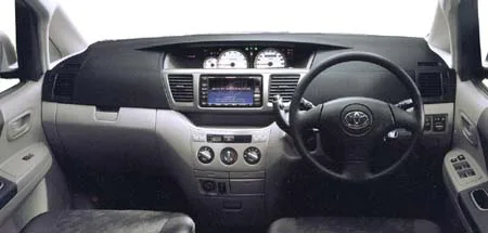Toyota Noah L (AZR65G)