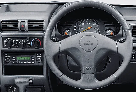 Mitsubishi Minica VOICE (H42A)