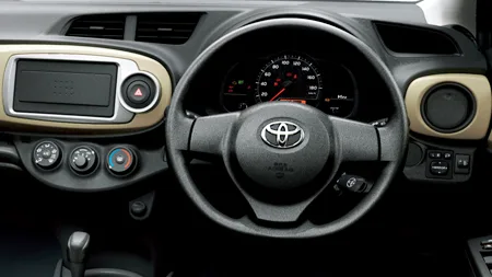 Toyota Vitz F (NSP135)