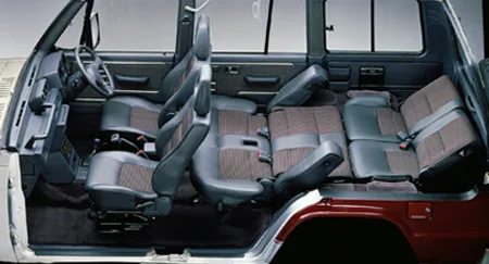 Mitsubishi Pajero DX (L049GV)