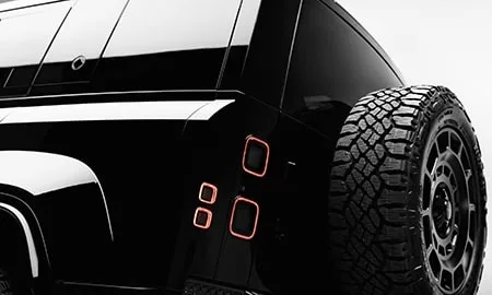 Land Rover Defender OCTA BLACK ()