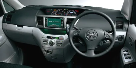 Toyota Voxy Z (AZR65G)