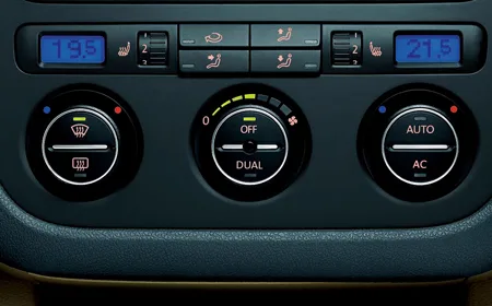 Volkswagen Jetta 2.0TSI SPORTLINE (1KAXX)