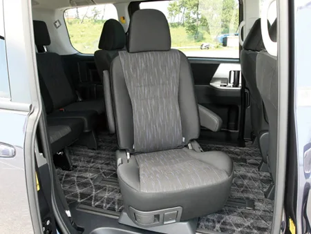 Toyota Voxy TRANS-X (ZRR70G)