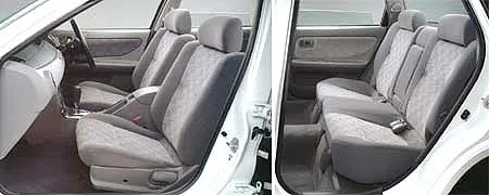 Nissan Avenir SALUT X (W11)