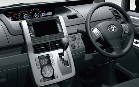 Toyota Voxy Z (ZRR70W)