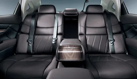 Nissan Fuga Hybrid VIP PACKAGE (HY51)