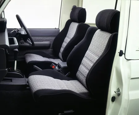 Toyota Land Cruiser 70 STD (PZJ77V)