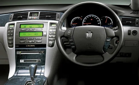 Toyota Crown ATHLETE I-FOUR (GRS181)