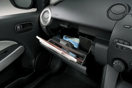 Mazda Demio 13F (DE3FS)