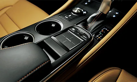 Lexus RC300H VERSION L (AVC10)
