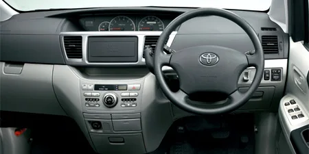 Toyota Voxy X (AZR60G)