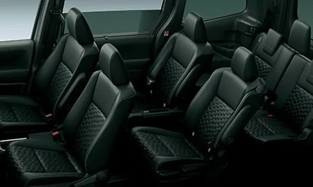 Toyota Voxy HYBRID S-Z (ZWR90W)