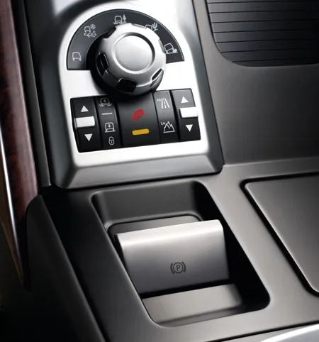 Land Rover Range Rover SUPERCHARGED (LM42S)
