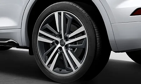 Audi Q5 TDI 1ST EDITION BLACK STYLING (FYDETS)