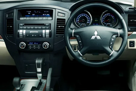 Mitsubishi Pajero LONG SUPER EXCEED (V97W)