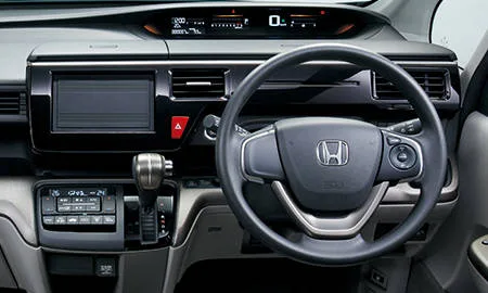 Honda Stepwagon G (RP2)
