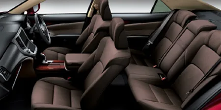 Toyota Crown ROYAL SALOON I-FOUR (GRS211)