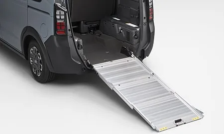 Honda Freed E:HEV CROSSTAR SLOPE (GT6)