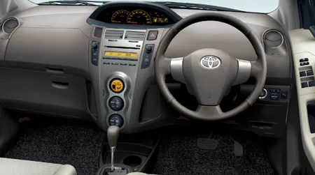 Toyota Vitz I LL (SCP90)