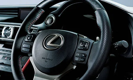 Lexus IS300H BLACK SEQUENCE (AVE30)