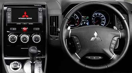 Mitsubishi Delica D5 ROADEST G PREMIUM (CV5W)