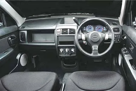 Nissan Cube ARTE (AZ10)